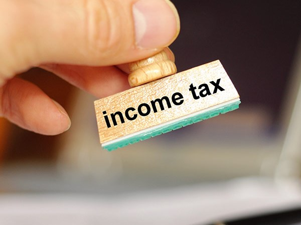 Cách tính thuế thu nhập cá nhân từ việc chuyển nhượng bất động sản đối với cá nhân cư trú quy định như thế nào?